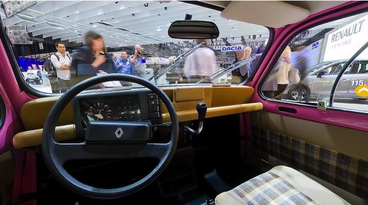 Внатрешен излгед на Рено 4